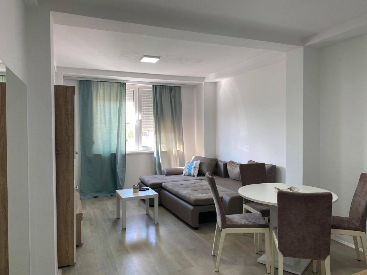 Rentster Apartment Kumanovo Bagian luar foto